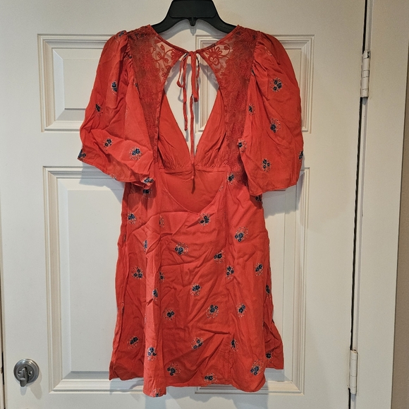 Free People Mockingbird Mini Dress Deep V Neck SS Open Back Hot Cherry Siz 8 NWT - Picture 5 of 16